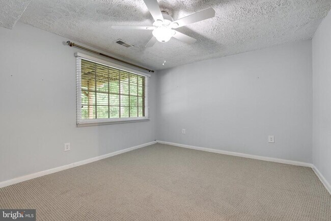 Building Photo - 9622 Cinnamon Creek Dr