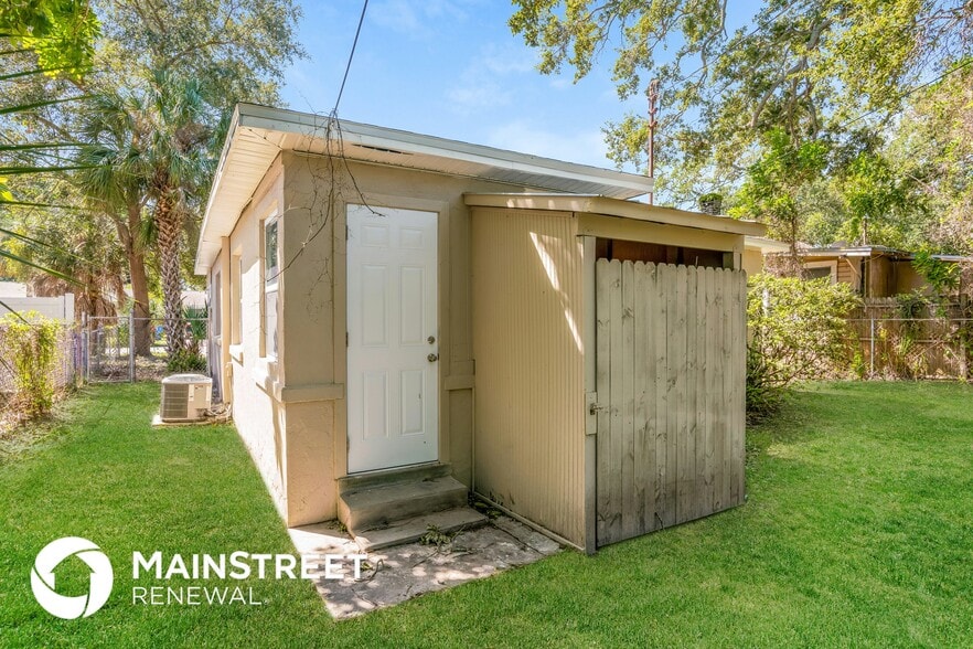 Building Photo - 2227 17th Ave S