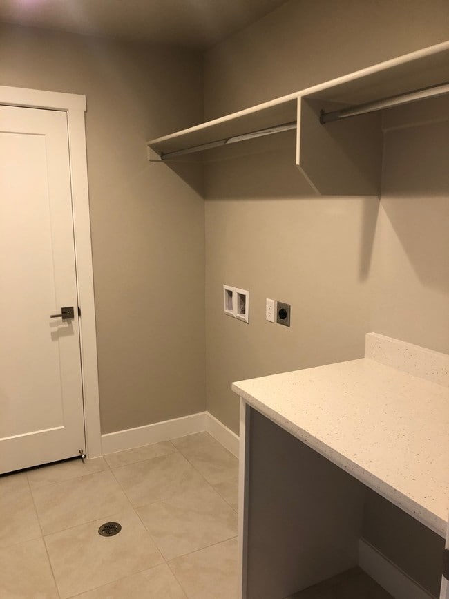 Building Photo - 655 S Malorie Wy