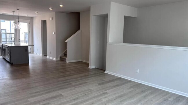 Building Photo - 1420 Blanche St