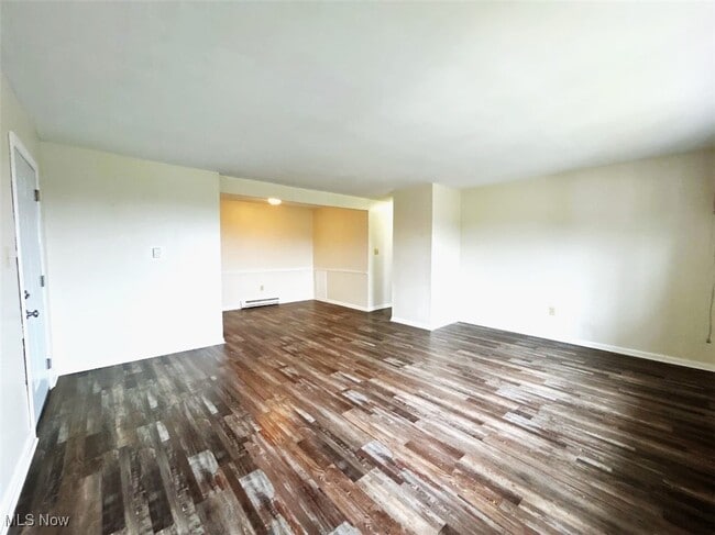 Building Photo - 405 Colonial Dr