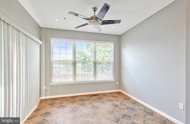 Building Photo - 9902 Woodview Dr