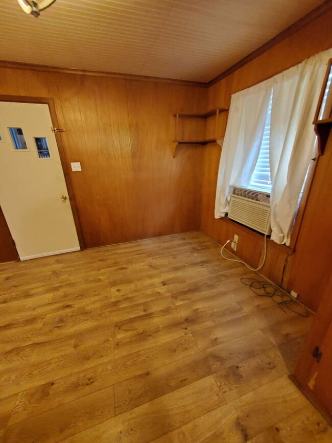 Building Photo - "Charming Cresson Retreat: Cozy 2-Bed Home...