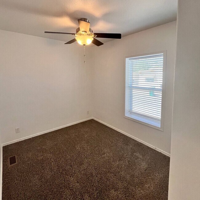 Building Photo - 4100 N Romero Rd