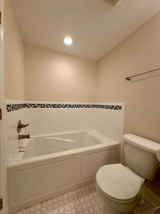 Building Photo - Charming 3 Bedroom/3 Bathroom Townhome in Middle East Neighborhood, Baltimore!