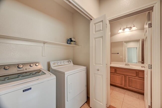 Building Photo - Single Story Single Family Home in Gated Community within N Las Vegas