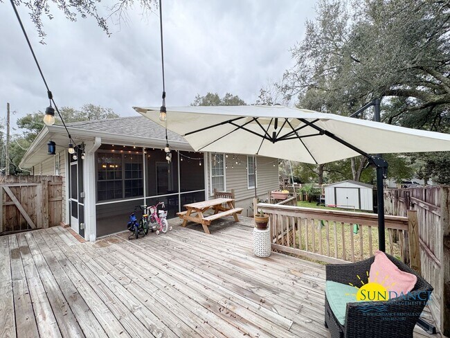 Building Photo - Spacious & Updated 3 Bedroom Home in Niceville-Near Eglin AFB!