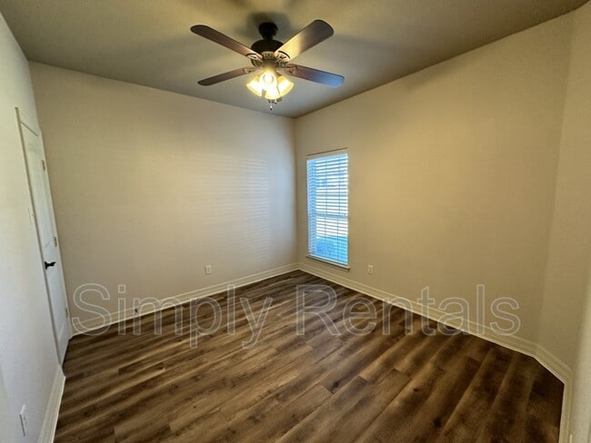 Building Photo - Baylor 501 - 1