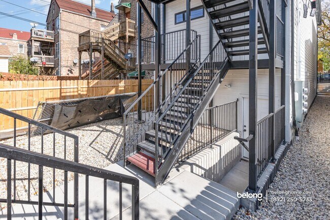 Building Photo - 2132 S Fairfield Ave