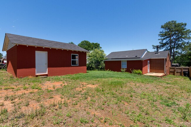 Building Photo - 1032 Bedford Dr