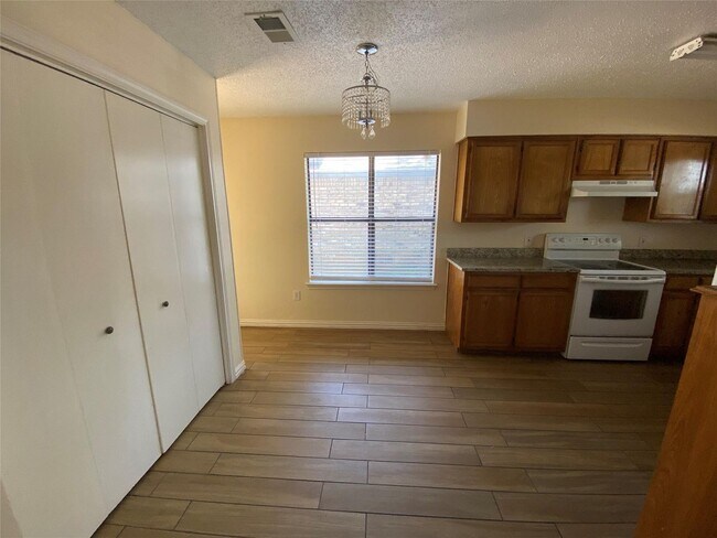 Building Photo - Coming Soon 3 bed 2 bath w/2 car garage