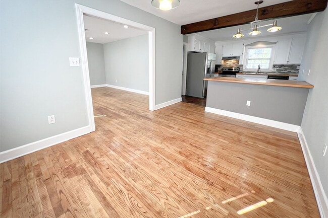 Building Photo - Beautifully Updated Home Near Wrightsville Beach & Mayfaire - Pet Friendly!