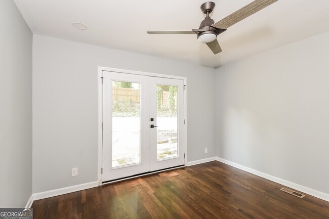 Building Photo - 2730 Cedarbrook Dr