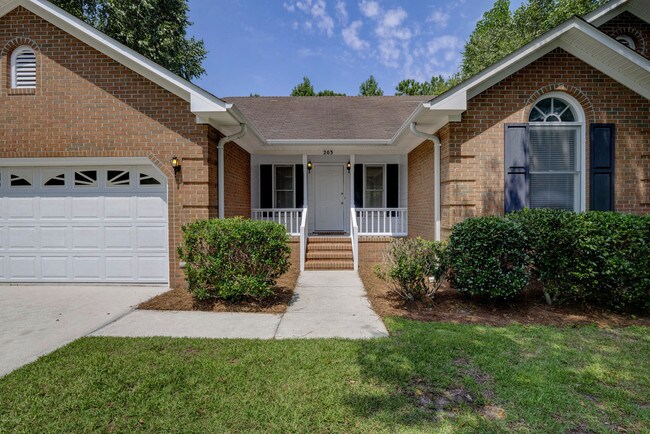 Building Photo - 203 Wagon Wheel Way