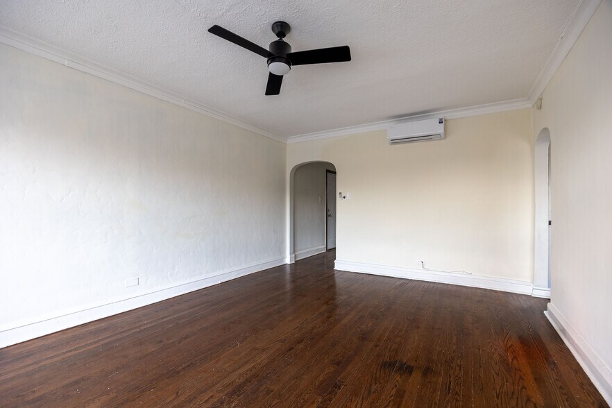 Building Photo - 5505 N Lincoln Ave