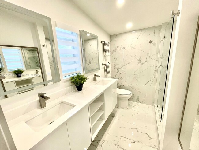 Building Photo - 2424 Tortugas Ln