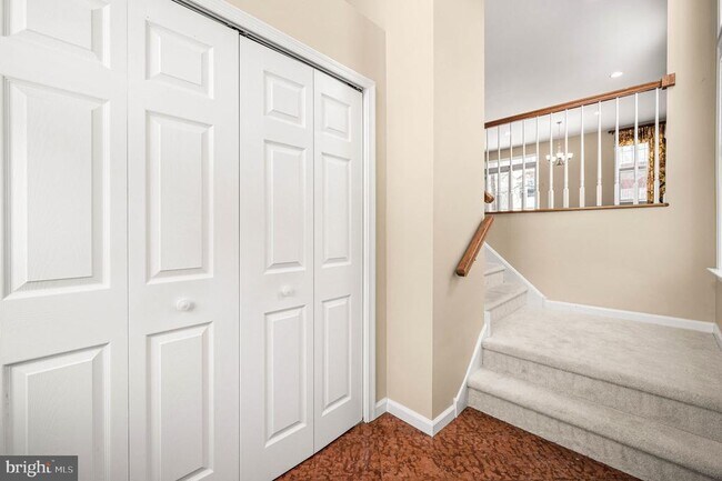 Building Photo - 120 Elizabeth Ct