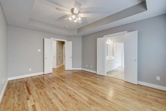 Building Photo - 9805 Riddlelink Ln