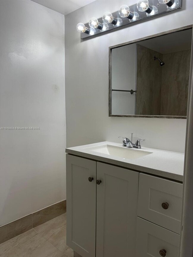 Building Photo - 2740 W 61st St