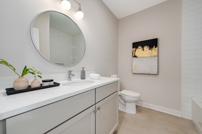 Building Photo - 1631 N Lawndale Ave