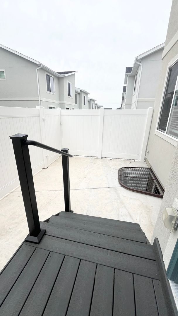 Building Photo - 3 Bedroom/2.5 Bathroom Townhouse in Magna