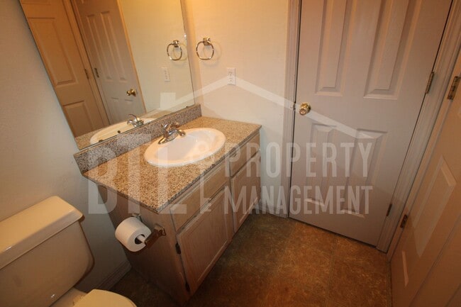 Building Photo - 540 Abby Ln