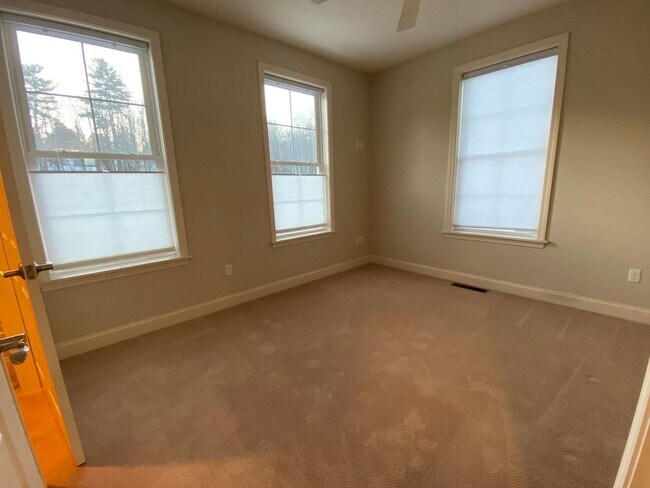 Building Photo - 251 Bayberry Cir