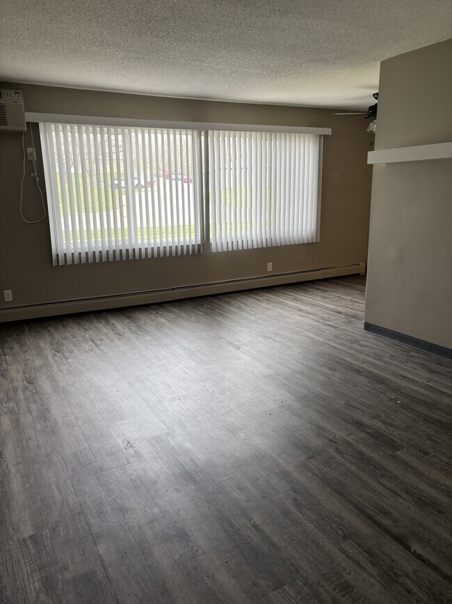 Building Photo - 1705 Edgewood Dr NW