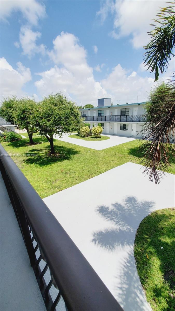 Building Photo - 4450 SW 67th Ave