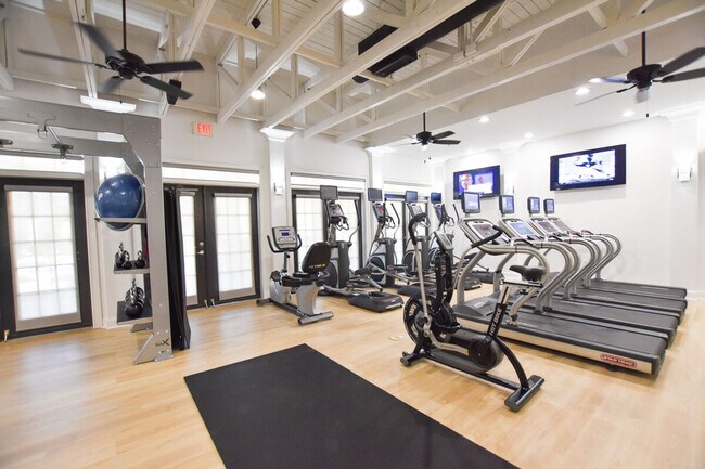 Building Photo - 706 Nottaway Ln