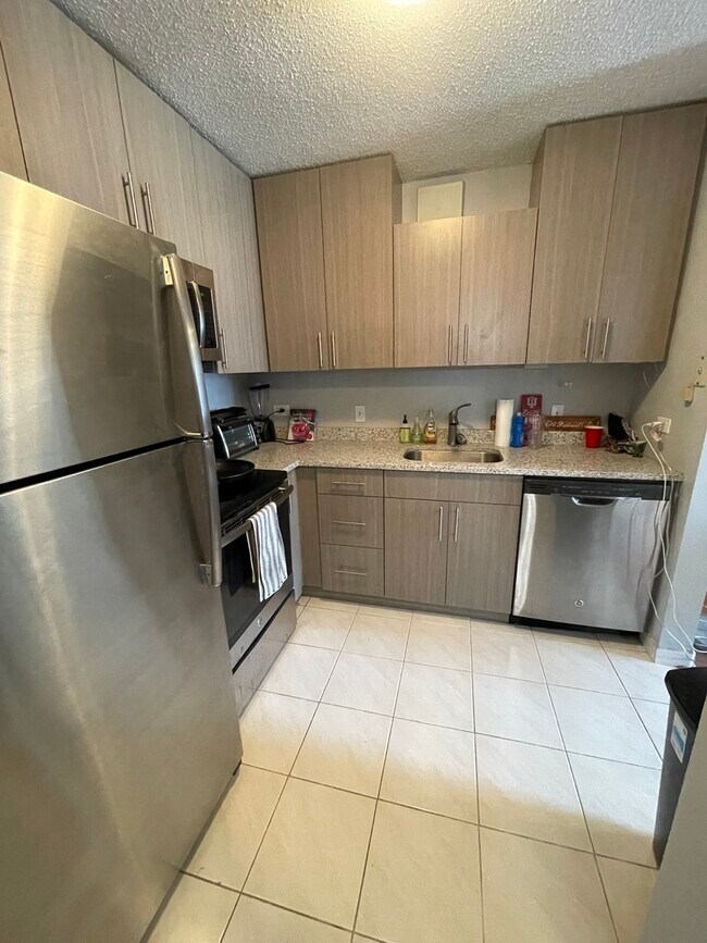 Building Photo - 1212N N La Salle Dr