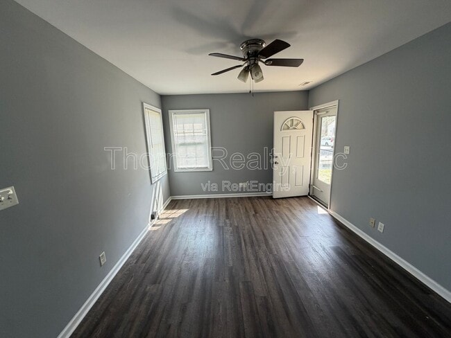 Building Photo - 700 Pinehaven Dr