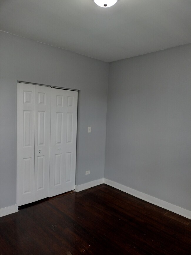 Building Photo - 1413 W 66th St