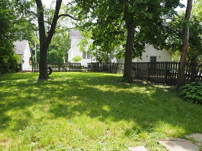 Building Photo - 9931 143rd Pl