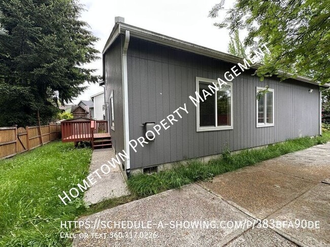 Building Photo - 5601 Pasinetti St