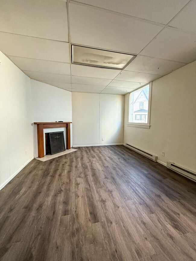 Building Photo - Darin Johnson Triplex