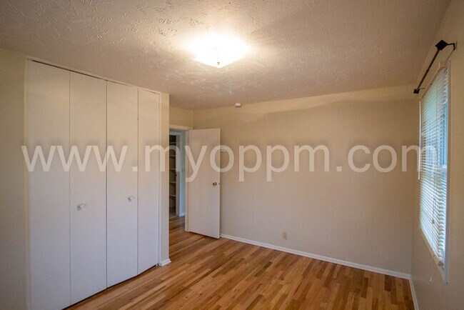Building Photo - 4 bedroom house with new appliances | 132n...