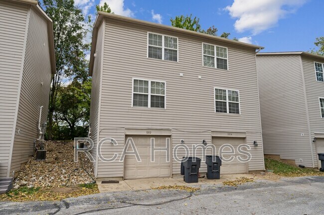 Building Photo - 3212 River Villa Way