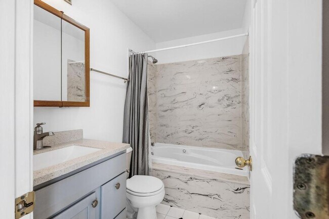 Building Photo - 4 Bedrooms/2 Bath Ranch Home!