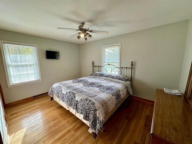 Building Photo - Unlock the Door to The Perfect Rental