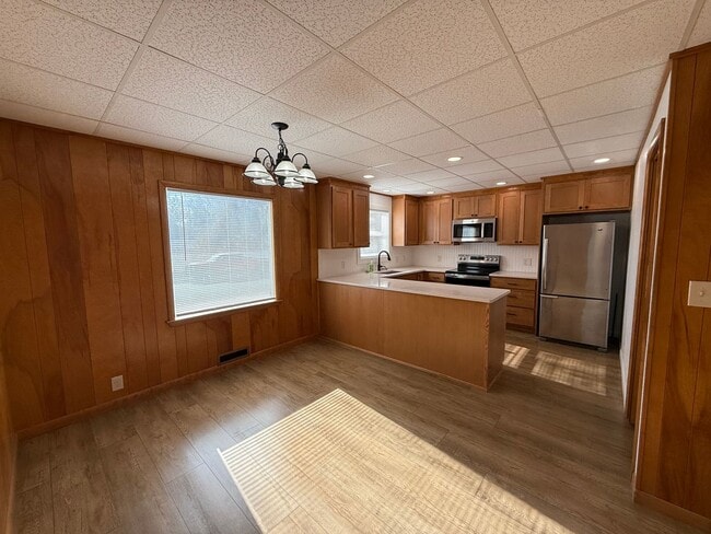 Building Photo - Three Bedroom, One and half bathroom, Attached Two Car Garage, Central Air!