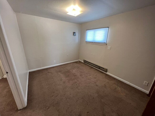 Building Photo - 2-3 Bedroom 1 Bath House with Washer and D...