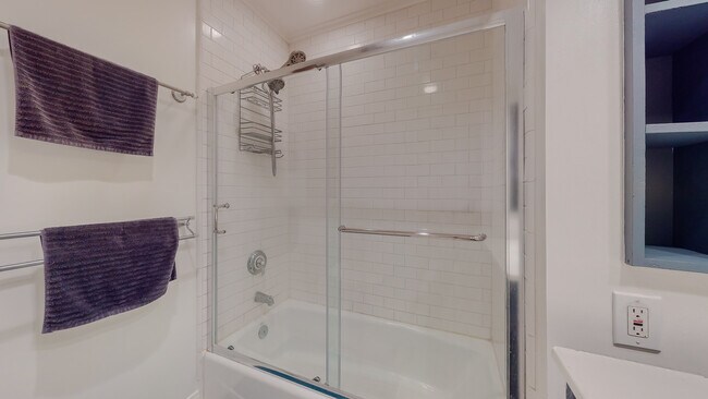 Hallway bathroom... - 18406 Bessemer St