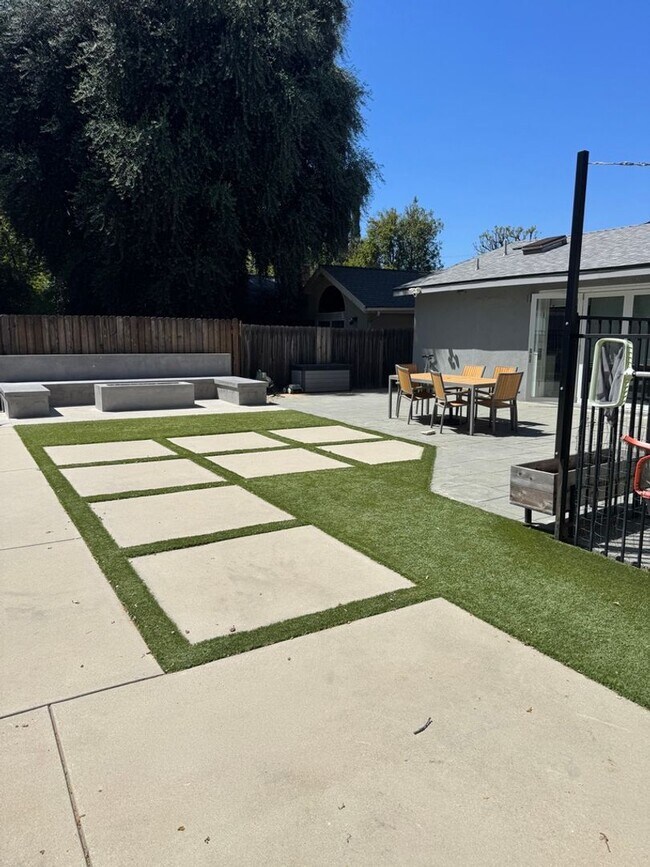 Building Photo - Single story - 3 bedroom, 3 bath + bonus room