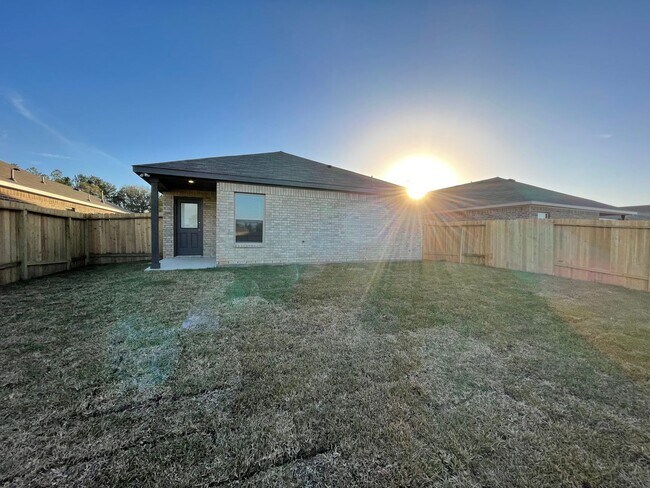 Building Photo - Pre-Leasing Now | Beautiful 3-Bedroom, 2-Bath Home in Magnolia – Available Soon