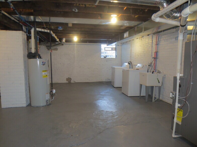 Building Photo - 1786 W 44th St