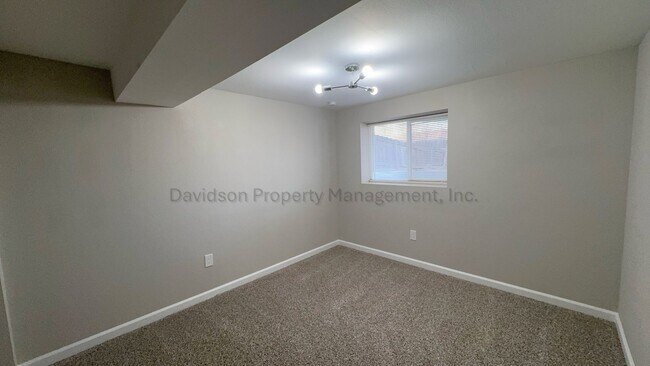 Building Photo - Updated 5 Bedroom House Near Memorial Park