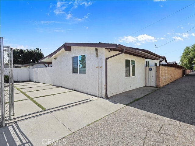 Building Photo - 15803 Chatsworth St