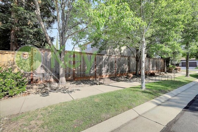 Building Photo - 6820 Cherry Ridge Cir