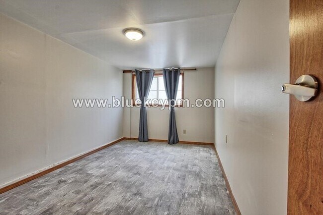 Building Photo - Spacious 3 Bed, 1 Bath Daylight Basement Apartment in Markham